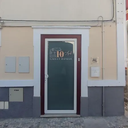10 De Agosto Vendégház *
