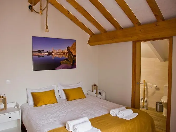 10 De Agosto ゲストハウス 3*